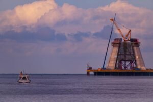 Read more about the article Centrul de Training Maritim vs. Academia Navală: Unde obții certificările STCW mai rapid în 2026?