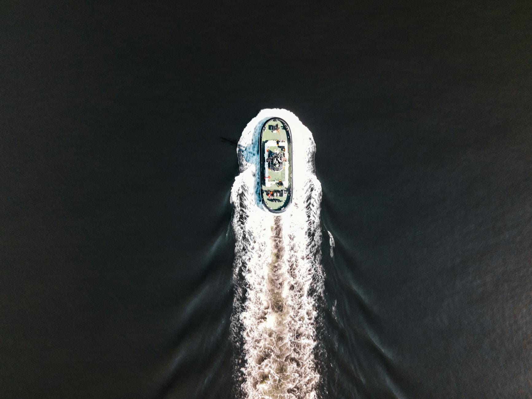 You are currently viewing Echipamente Esențiale pentru Marinari în 2026: Ghidul Complet pentru Siguranță și Performanță + Programe de Formare Maritime de Top