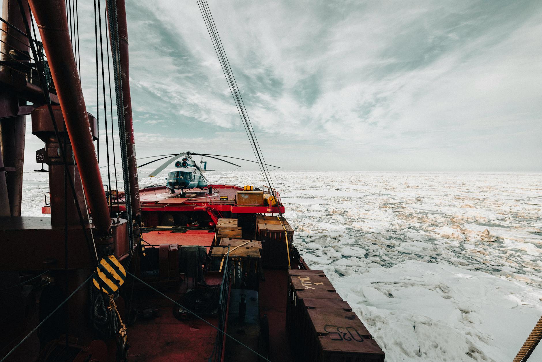 You are currently viewing Schimburi de Echipaj Navale în 2026: Paradis sau Coșmar? Recenzii Brutale din Interiorul Vaselor de Croazieră