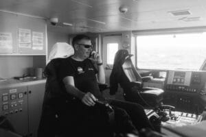 Read more about the article Ghidul Complet al Carierei Maritime: Navigație, Viața la Bord și Oportunități Unice