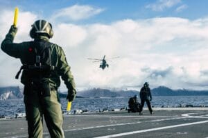 Read more about the article Cum să Alegi Între Certificare STCW și Diploma Electrican Maritim pentru o Carieră Sigură pe Mare
