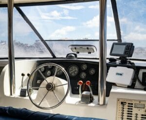 Read more about the article Cum să Alegi Între Curs Survival Craft and Rescue Boats și Avansat Firefighting Maritim