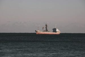 Read more about the article Cum să Optimizezi Cariera Maritimă prin Comparația Certificărilor STCW95 vs STCW2010