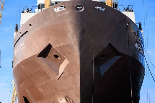 Recenzii ale Centrelor de Formare STCW din România pentru o Carieră Maritimă de Succes 4 Close-up view of a ship's bow under construction at Svetly shipyard, Kaliningrad Oblast, Russia.