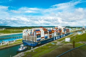 Read more about the article Ghid Complet: Diferența Între Diplomă Ofițer Secund Punte și Certificatul Curs Online STCW în Navigația Maritimă din România