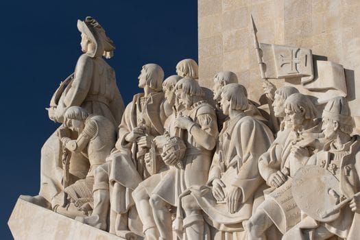 Care Este Impactul Cursurilor STCW Online asupra Meseriilor Maritime Căutate în România în Iulie 2026? 2 Detailed view of the Monument to the Discoveries in Lisbon, Portugal.