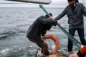 Read more about the article Ghid complet pentru obținerea certificatelor STCW necesare în cariera maritimă