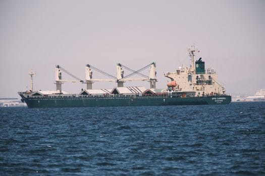 Opportunity Learning vs Inscrieri la Academia Navală: Alegerea Ideală pentru Cariera ta Maritimă în 2026? 3 A cargo ship navigates the calm waters off the coast of İzmir, Türkiye.