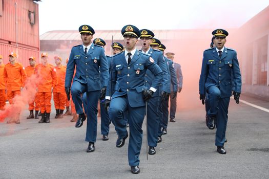 Top 8 Schimbări IMO care Reformează Certificarea Maritimă și Carierele pe Mare în România 3 Military personnel march during a parade with firefighters, showcasing discipline and coordination.