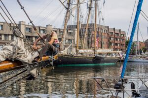 Read more about the article Cum Alegi Corect Posibilitățile de Angajare ca Marinar Comercial în România?