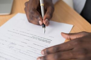 Read more about the article Cum Influențează Scrisoarea de Intenție Aprobarea Contractelor Maritime Internaționale în 2026?