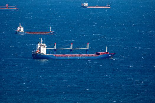 Cum îți influențează certificatul STCW șansele de angajare maritimă în august 2026? 2 Aerial view of multiple cargo ships navigating through the vast blue ocean, capturing maritime commerce.
