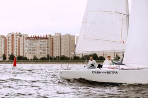 Read more about the article Scrisoare de Intenție pentru Marinari: Cariera Pe Mare vs Certificare STCW 2026