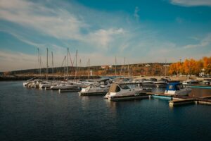 Read more about the article Top 10 Alternative pentru Oportunități de Angajare în Marina Comercială pentru Marinarii Români